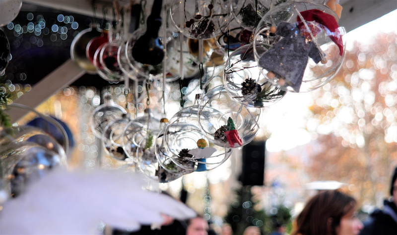 large group of objects, incidental people, advent in zagreb, thanksgiving, for sale, market, handmade, blown glass, decorations, advent, christmas decorations