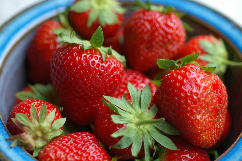 dessert, f/2, nikkor, 60mm, close up, micro, strawberry, berry Fruit, healthy Eating, close, macro, photo, summer, Strawberries, close-up, 2K, fruit, bowl