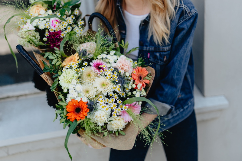 female, 5K, colorful, lovely, bunch of flowers, flower arrangement, basket, flower head, flowering plant, summer, bunch, outdoors, smile, spring, girl