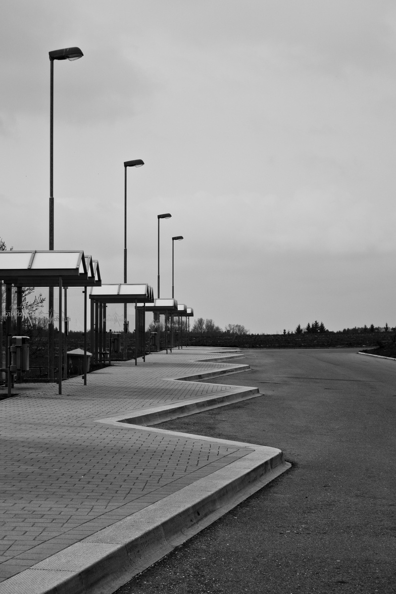 bus, lighting equipment, outdoors, road, cloud - sky, parking, public transportation, 5K, no people, empty, railway station, bus stop, absence, land, stop