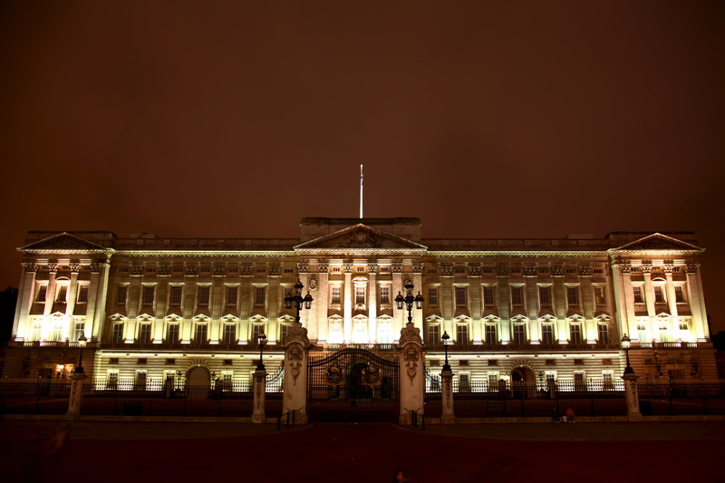 facade, 5K, travel destinations, illuminated, palace, the past, outdoors, no people, history, city, sky, nature, london, famous Place, buckingham palace