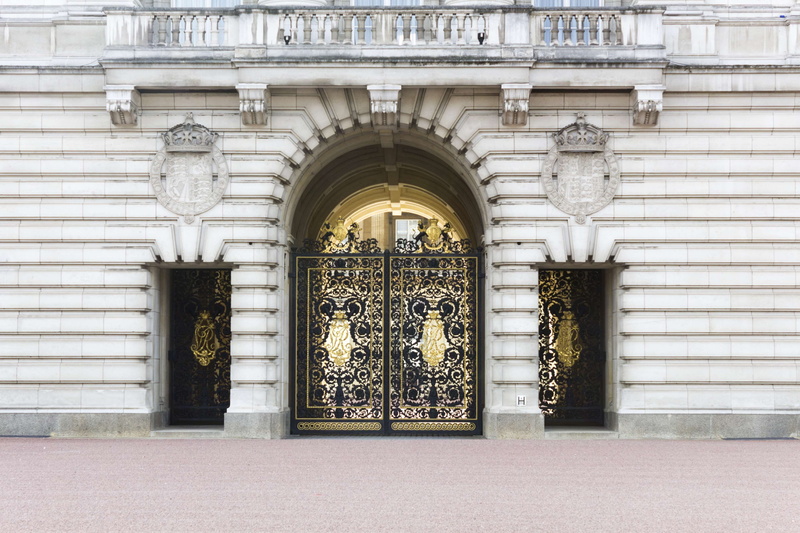 art and craft, 4K, history, buckingham palace, ornate, door, day, entrance, creativity, architectural column, built structure, no people, gates, pattern