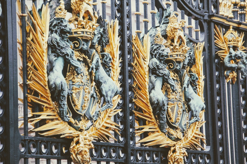 famous Place, day, detail, buckingham palace, europe, craft, ornate, no people, london, human representation, outdoors, metal, gate, built structure, belief