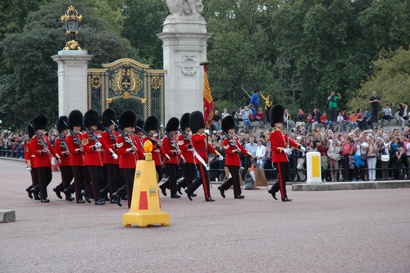 military uniform, tree, crowd, architecture, city, england 2014, event, outdoors, marching, real people, london, marching band, men, celebration, government