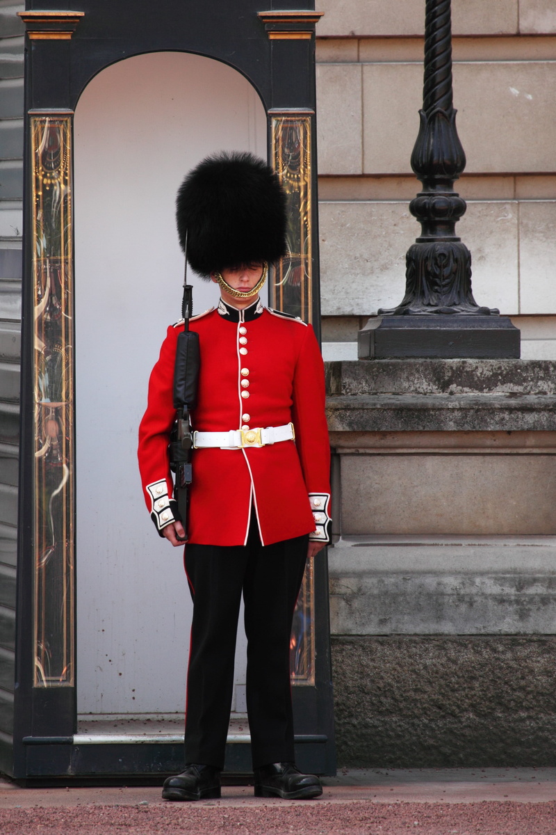 front view, young men, standing, uniform, jacket, Buckingham, traditional, one man only, english, leisure activity, young adult, hairstyle, officer, portrait