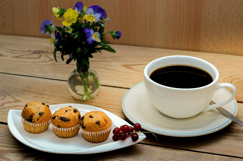 baked, food, three, still life, temptation, drink, porcelain, cafe, white, 5K, wood board, benefit from, ready-to-eat, flowers, crockery, tea cup, sweet food