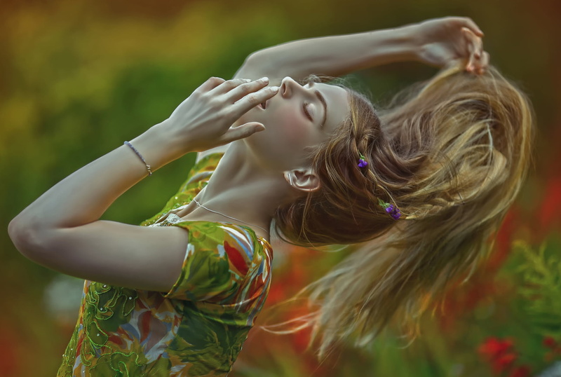 leisure activity, human arm, focus on foreground, 1080P, girls, Magdalena Andruszkieiwcz, art, long hair, girl, real people, women, arms raised, one person