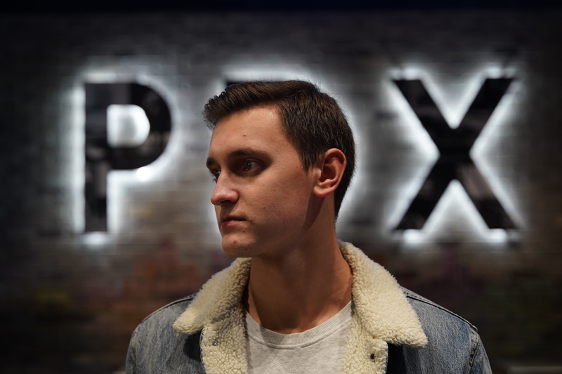 white, lifestyles, collard, wearing, 5K, denim, real people, headshot, young men, top, close, looking away, blue, young adult, one person, contemplation