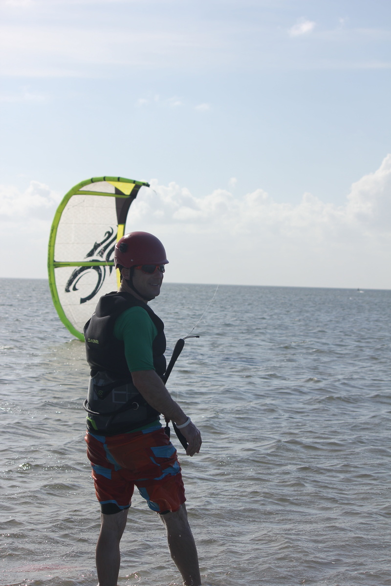 sky, day, one person, casual clothing, lifestyles, kite, horizon over water, 5K, sea, horizon, nature, real people, beauty in nature, men, scenics - nature