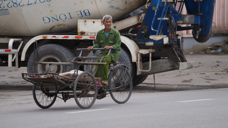 129 đường lê hồng phong, bicycle, standing, human, men, real people, wheel, vehicle, full length, person, looking at camera, clothing, working, holding