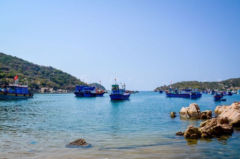 scenics - nature, nautical vessel, nature, sea, sky, coast, blue, water, natural, mountain, waterfront, anchoring, vinh hy, outdoors, 2K, the boat, copy space
