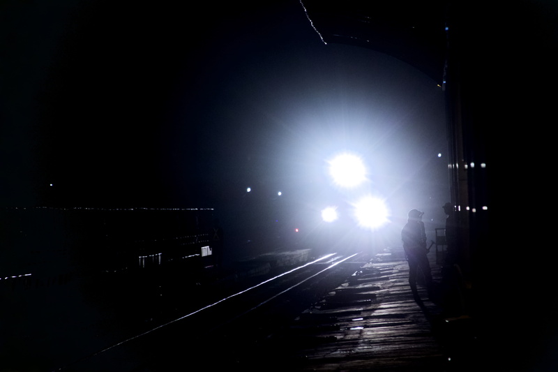 morning, 5K, transportation, city, light, train, public transportation, no people, vinh, stage, nature, rail transportation, travel, the way forward, street light