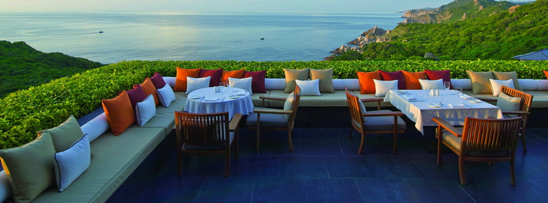 telasm, table, 5K, in a row, water, tableclothes, Vietnam, white, sky, arrangement, chair, Asia, luxury, horizon over water, no people, seat, horizon