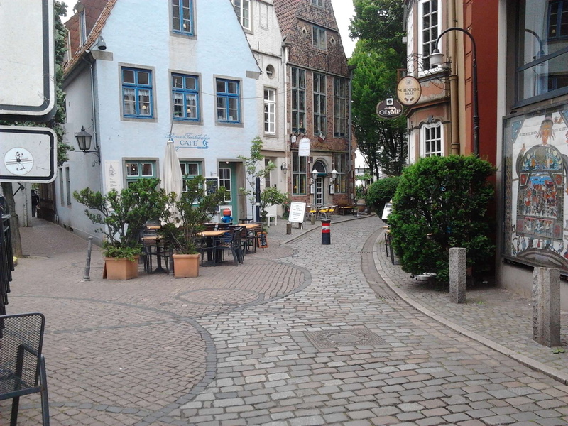 architecture, 1080P, paving stone, building exterior, caf, nature, window, gasse, day, tree, direction, street, the way forward, footpath, built structure