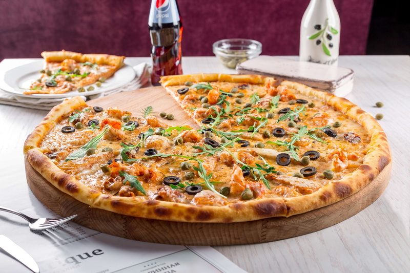 italian food, dinner, gastronomy, caf, food, ready-to-eat, table, lunch, fast food, baking, closeup, snacks, business lunch, tasty, cheese, meal, fast food restaurant