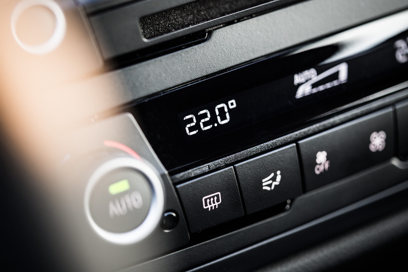 air, bmw, communication, air conditioning, 4K, display, conditioning, number, interior, radio, technology, no people, cars, top, temperature, dashboard