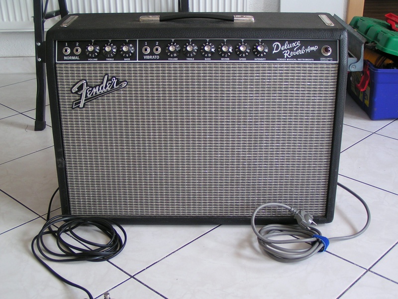 no people, cable, high angle view, fender, amplifier, arts culture and entertainment, audio equipment, close-up, connection, electrical equipment, 1080P
