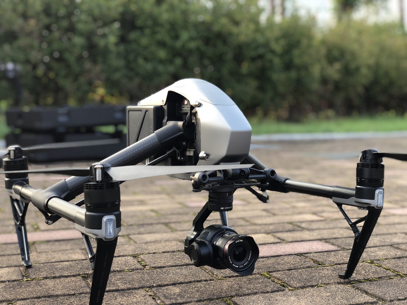 focus on foreground, outdoors, metal, multicopter, technology, mode of transportation, transportation, weapon, inspire, coin operated, 4K, architecture