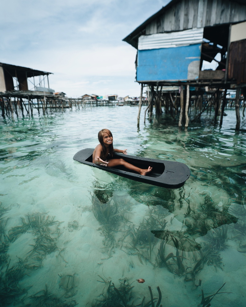 water, young men, vacations, portrait, real people, riding, trip, young adult, borneo malaysia, holiday, day, indigenou, kayak, front view, leisure activity