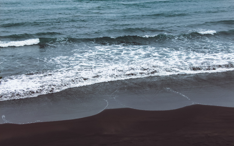 wave, minimal, tones, remote, 5K, daytime, beauty in nature, coast, coastline, simple, shoreline, sand, high angle view, ocean, shore, whitecap, surfing