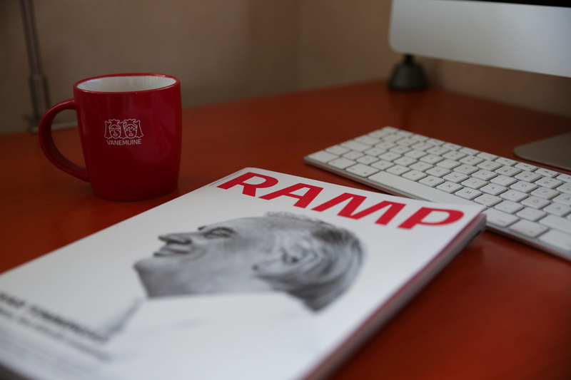 man, relaxing, text, cup, computer, red, theater vanemuine, workdesk, workspace, mug, no people, close-up, business, coffee cup, keyboard, paperwork, wireless technology
