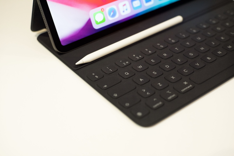 screen, monitor, corporate business, display, computer keyboard, computer, apple, phone, calculator, tablet computer, pen, pc, keyboard, smart phone, modern