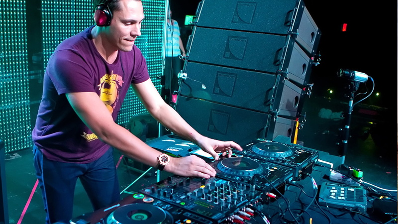 computer, s, nightlife, 1080P, casual clothing, indoors, playing, stereo, electro Pop, nightclub, people, clubbing, working, occupation, electrical Equipment