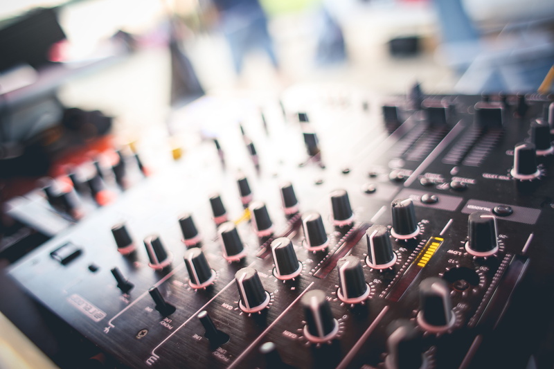 close-up, focus, audio, equipment, industry, technology, stage, black, audio equipment, sound recording equipment, selective focus, blur, rock music, party