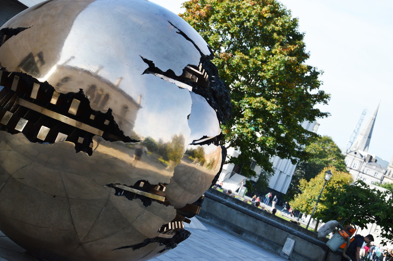 dublin, 5K, sculpture, mode of transportation, tree, built structure, trinity college, city, outdoors, sunlight, nature, sky, real people, plant, building exterior