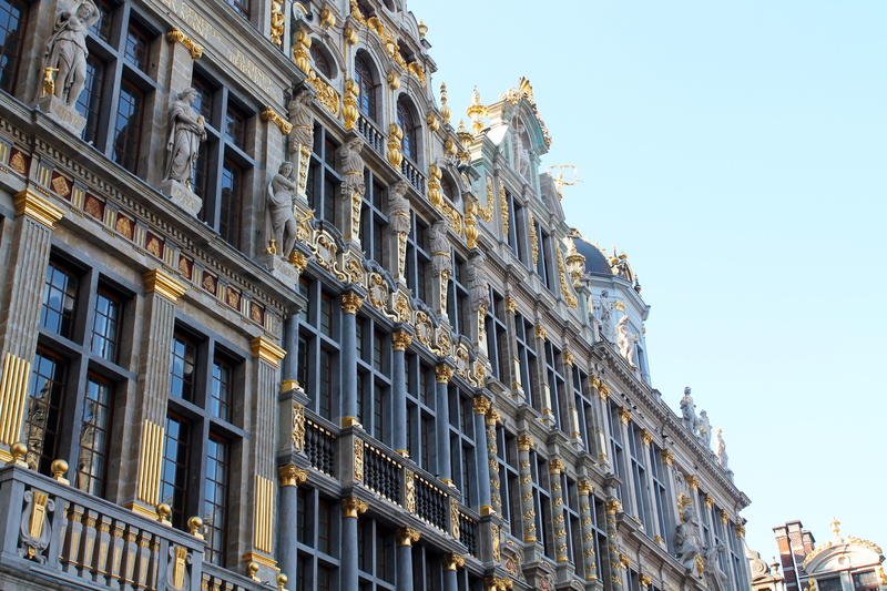outdoors, building exterior, brussels, clear sky, day, sky, pattern, architecture, wanderlust, travel, grand place, light, copy space, town square, belgique