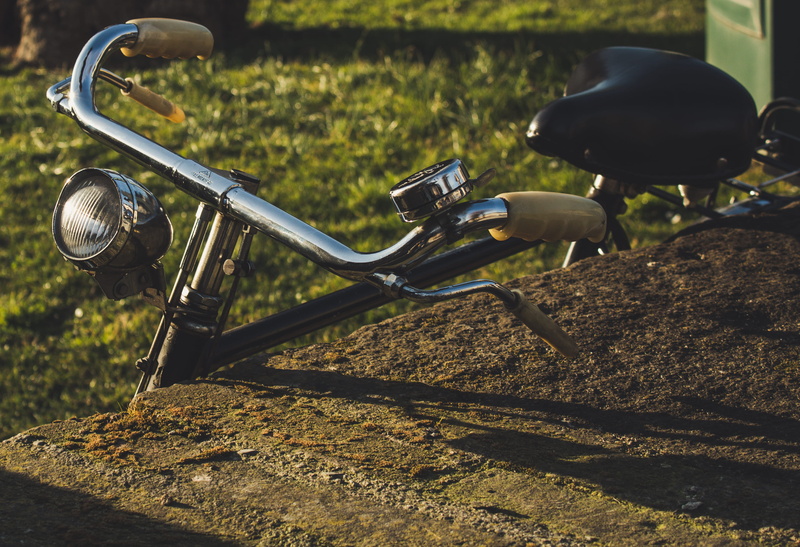 park, no people, mountain bike, vintage, tire, metal, vehicle, wheel, retro, park - man made space, 2K, sunlight, machine, day, road, focus on foreground
