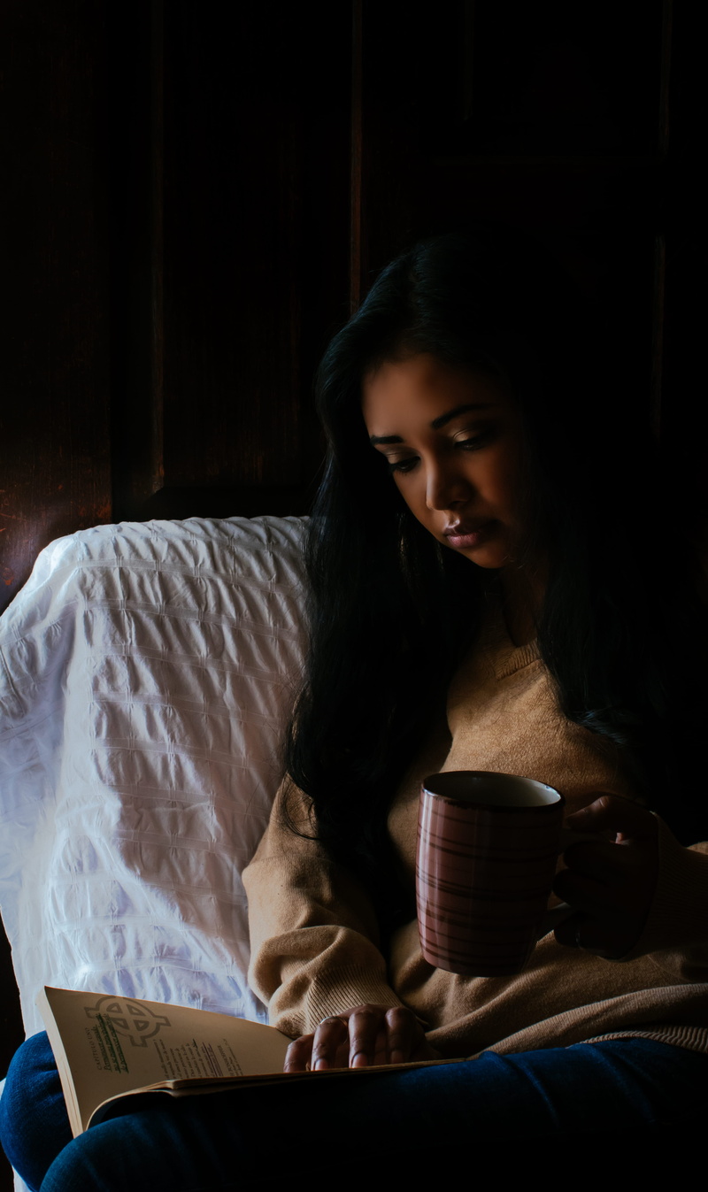 ceramic, relaxation, woman, emotional, cozy, wireless technology, women, santa barbara, contrast, dark, holding, looking, bed, rain, coffee cup, brown