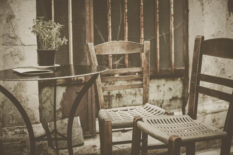empty, nature, floor, indoors, wicker, vacant, chair, two, potted plant, 2K, plywood, tabletop, wood - material, chairs, growth, absence, wood, screen