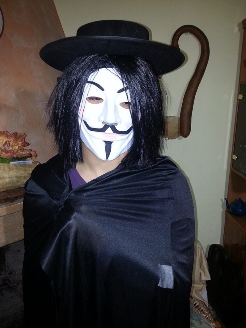 halloween, beautiful woman, real people, leisure activity, revenge, hat, clothing, adult, v, costume, front view, spooky, witch, horror, young adult, hair