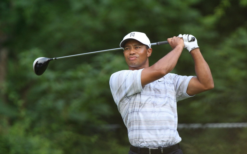 leisure activity, playing, tiger, sport, men, holding, Sports, outdoors, motion, skill, cap, white, woods, golf ball, adult, golf swing, activity, 720P