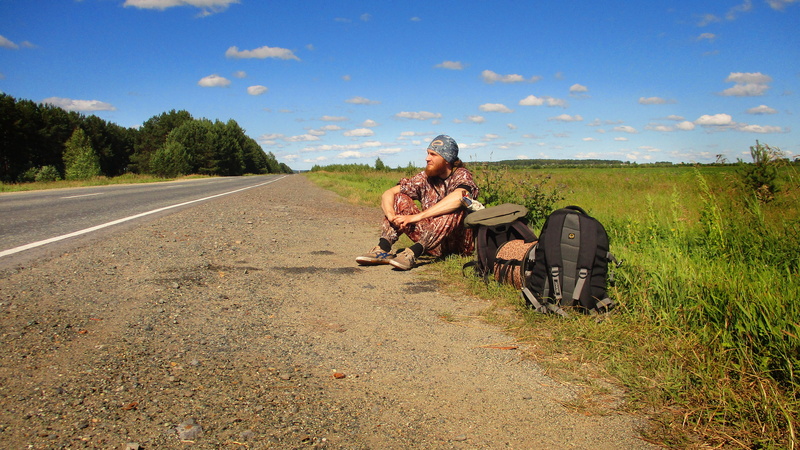 transport, loneliness, adult, field, real people, hitchhiking, full length, sky, casual clothing, road, the suburbs, women, pilgrim, backpack, young women