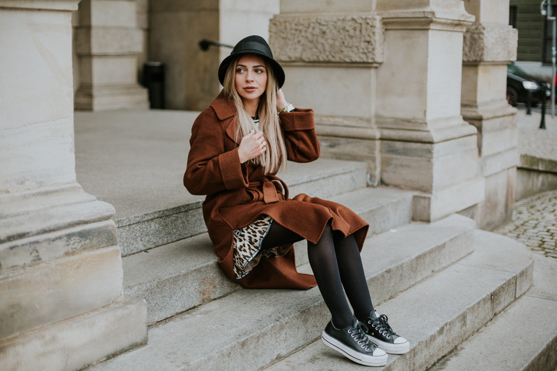 full length, overcoat, warm clothing, women, accessories, one person, beautiful woman, young women, footwear, young adult, staircase, casual clothing, human