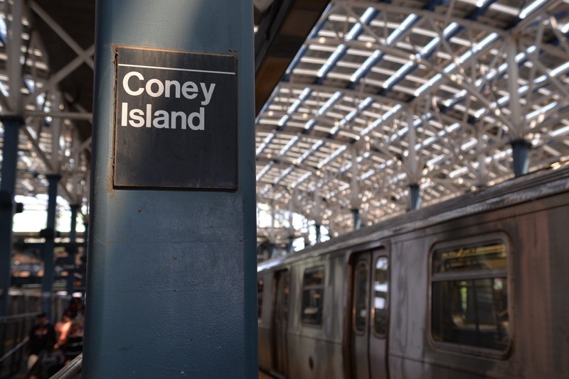 text, train - vehicle, Subway, sign, arrival, journey, mode of transportation, Mrt, communication, station, leaving, focus on foreground, information, railroad station
