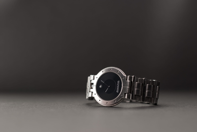 black background, designer, analog, copy space, silver, round, seconds, shape, geometric shape, time, close-up, black and-white, steel, retro styled, photography themes