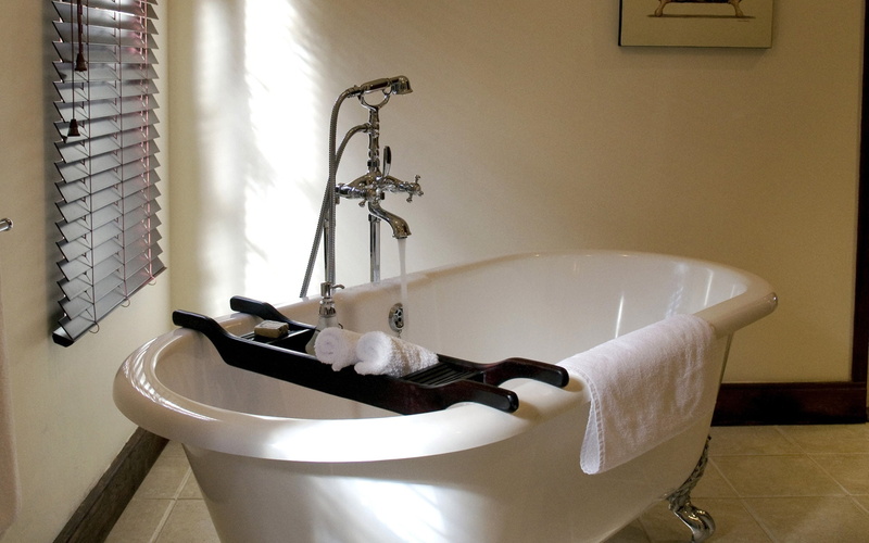 bath, interior, white, sink, high angle view, flooring, domestic bathroom, home interior, home, tub, bathroom sink, nature, no people, day, domestic room