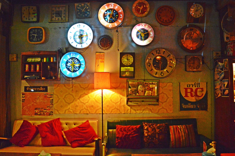 choice, window, vacant, frame, leather, furniture, 5K, two, history, wall, lighting equipment, clock, paintings, absence, couch, hanging, interior, lot
