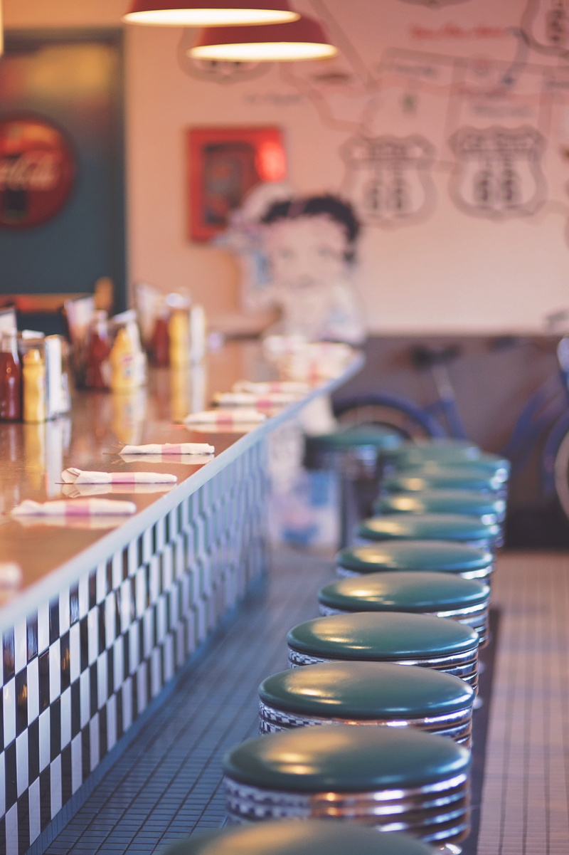 glass, eat, wild west, Diner, dinner, dive, Route 66, neon, cafe, west, Betty Boop, seat, usa, drink, business, Retro, order, wood - material, table, vintage