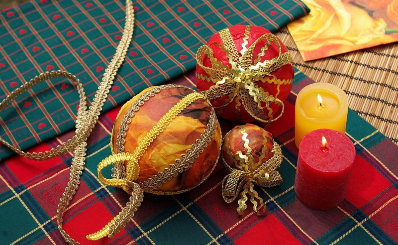 wood - Material, still life, box - Container, season, christmas decorations, yellow, symbol, ornate, no People, pattern, multi Colored, table, pillar, ribbon