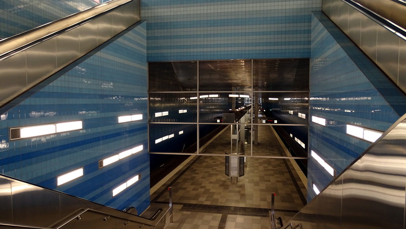 modern, overseas quartier, day, escalator, architecture, platform, built structure, stop, 5K, metro, urban, rail traffic, indoors, reflection, office building exterior