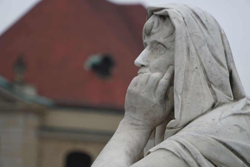 rock carving, grave, berlin, 1080P, religion, focus on foreground, angel, statue, craft, male likeness, gendarmenmarkt, human representation, monument to schiller