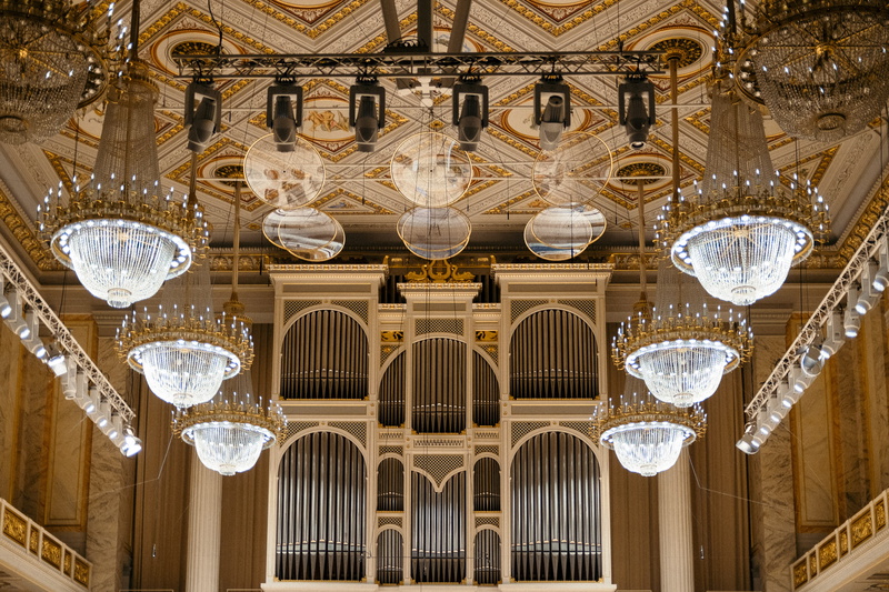 lighting equipment, upper class, organ, built structure, elegance, building, university, architectural column, travel, konzerthaus, antique, concert, hall