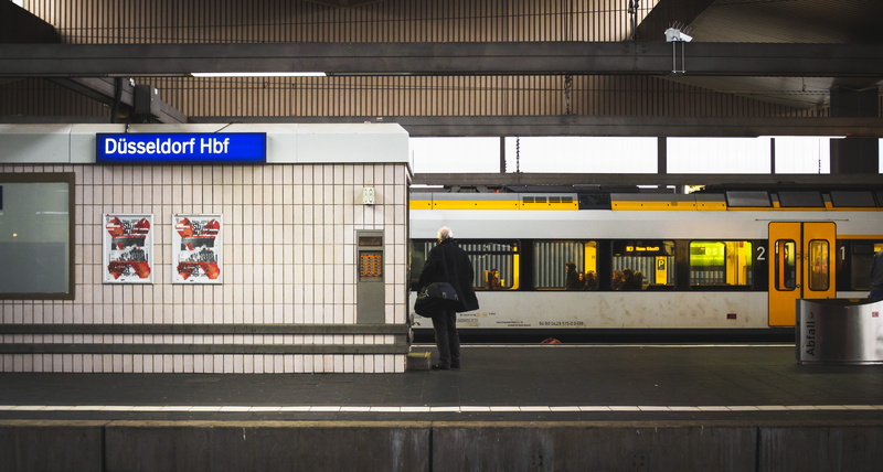 real people, mode of transportation, track, people, transportation, train, waiting, old, hbf, built structure, lonely, men, düsseldorf, railroad station platform