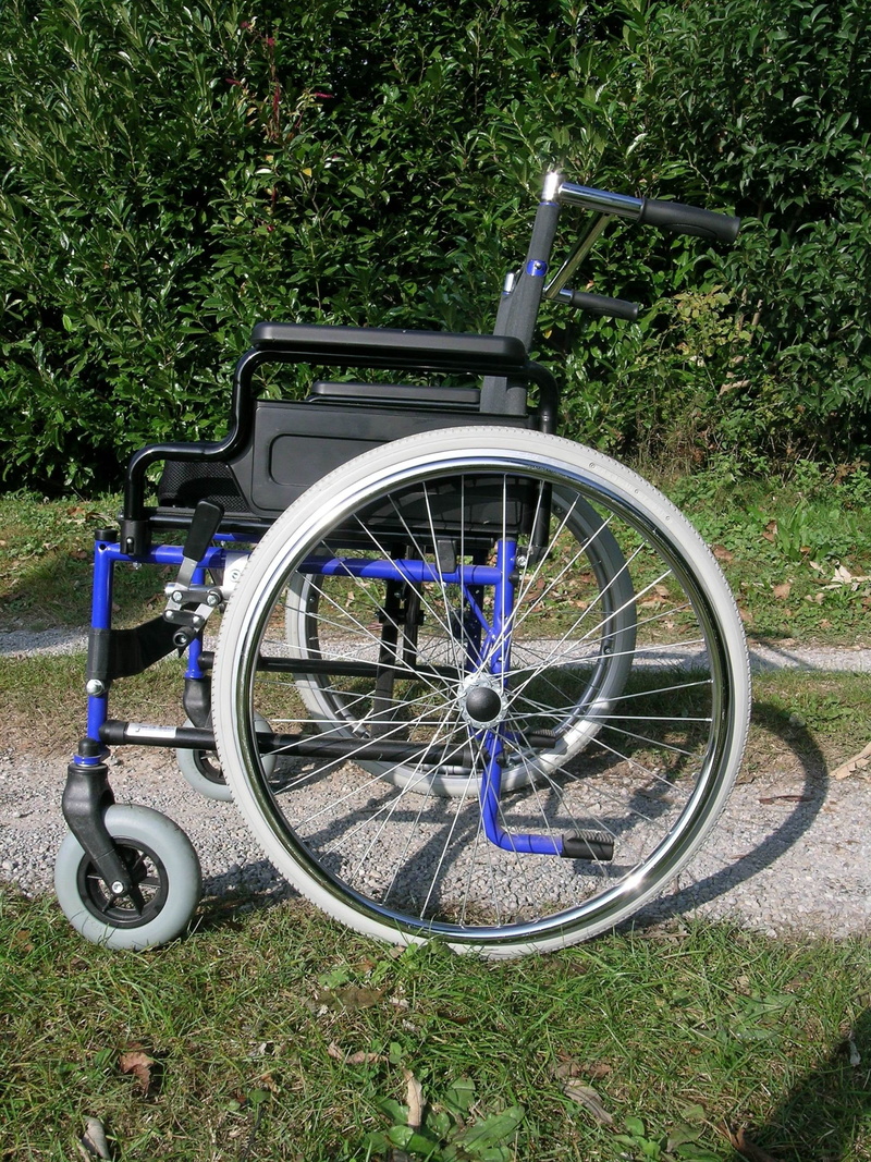 medical equipment, 2K, metal, Wheelchair, Disability, sunlight, absence, green color, day, mode of transportation, outdoors, land vehicle, field, plant