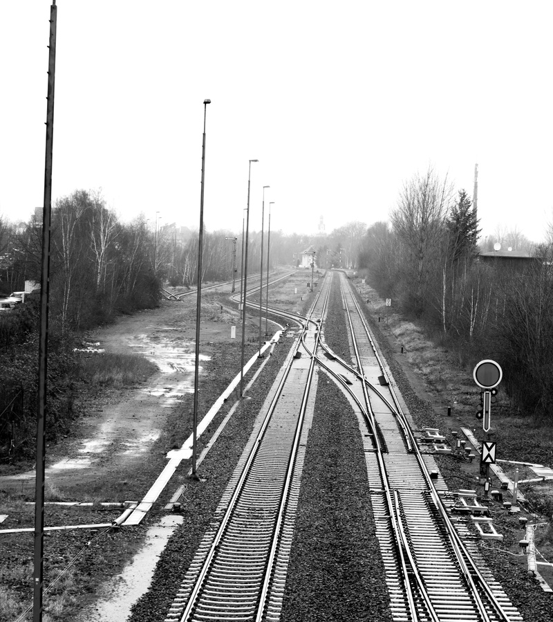 high angle view, architecture, shut down, old, direction, long, transport, day, land, clear sky, outdoors, the way forward, train, stop, gleise, public transportation