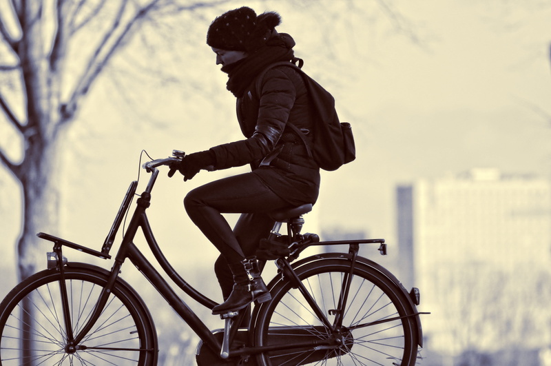 cyclist, real people, riding, sport, men, leisure activity, cycling, full length, profile view, outdoors, lifestyles, bicycle, one person, woman, exercise